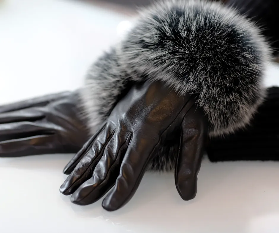 Leather Gloves with Fox Trim